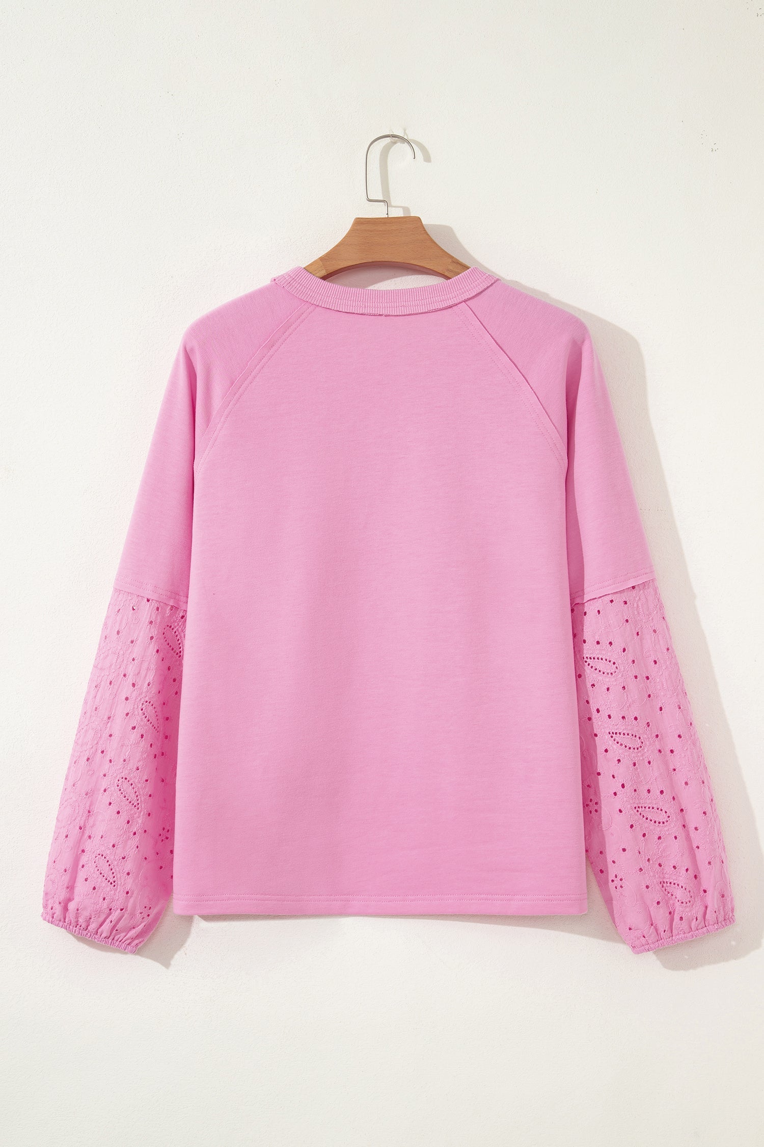 Růžový patchwork top s paisley vzorem, valentýnskými srdíčky a anglickou výšivkou s dlouhými rukávy