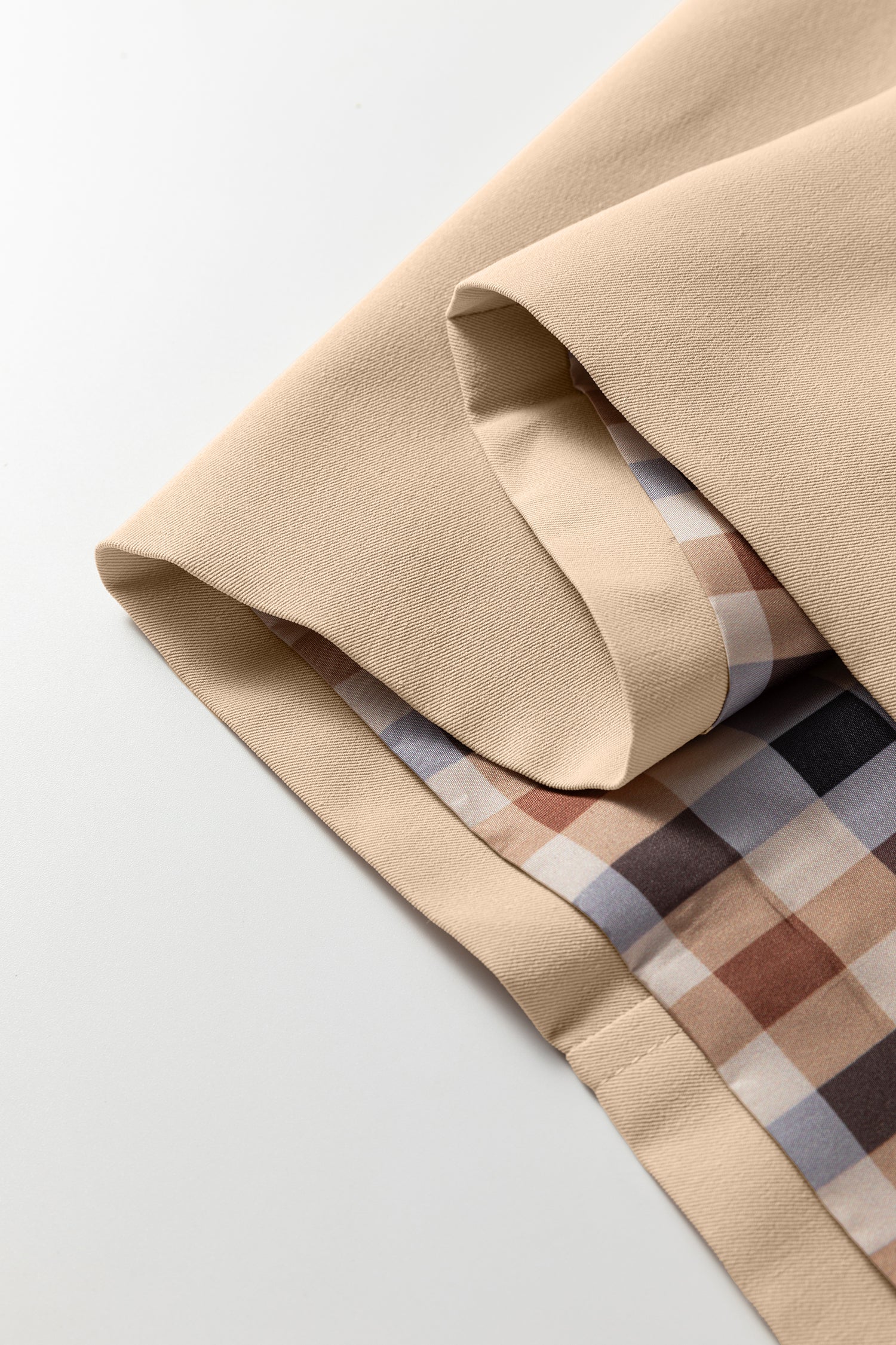 Trench Monopetto con Fodera a Quadri e Dettagli Patchwork