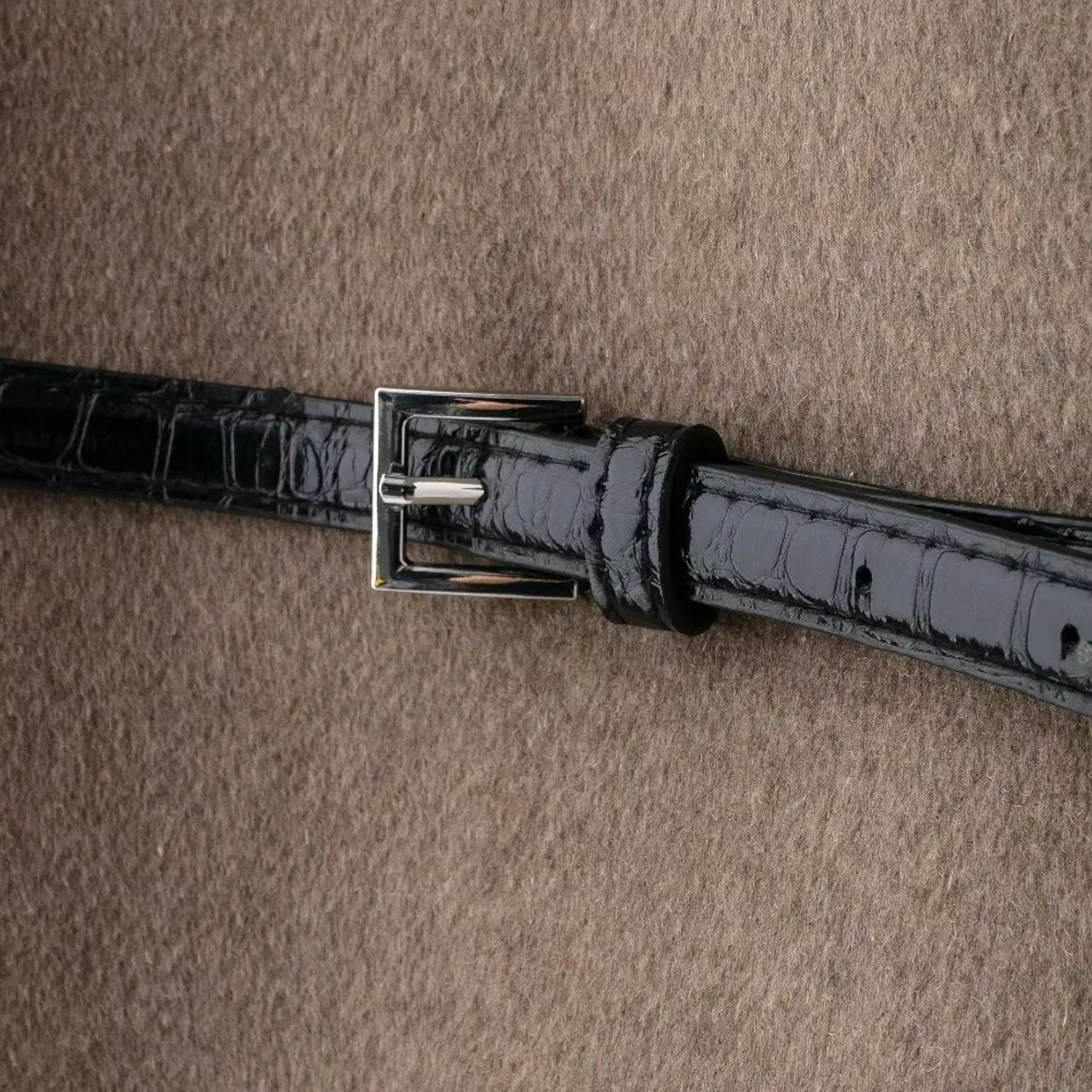 Giacca Donna Incrociata con Cintura Sottile e Scollo a V