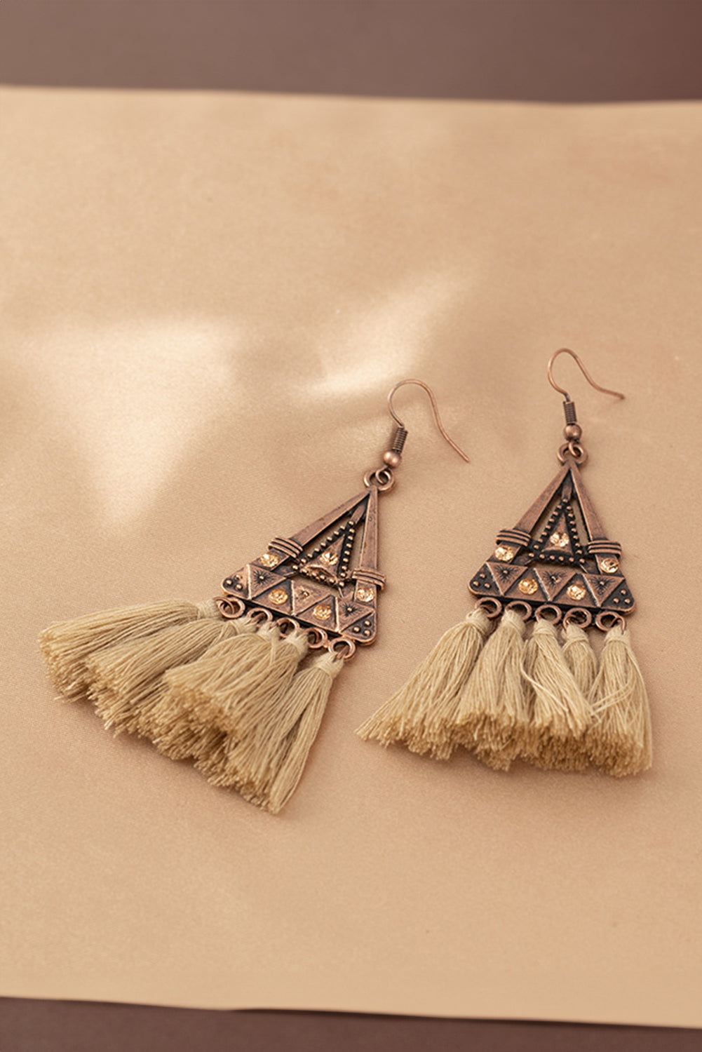 Orecchini Boho a Triangolo in Metallo con Nappine Marroni
