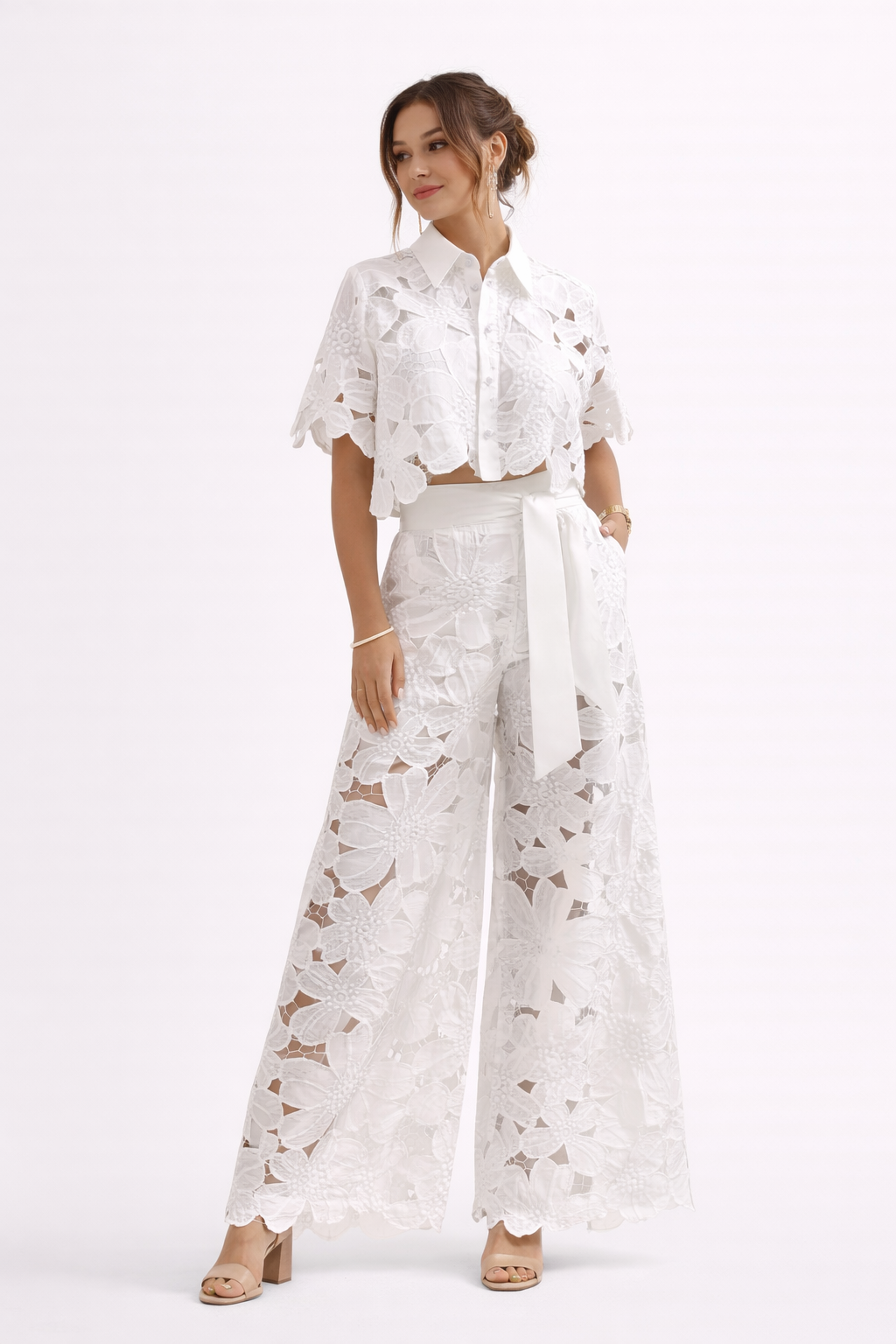 Completo Donna in Pizzo con Camicia Corta e Pantaloni Ampi