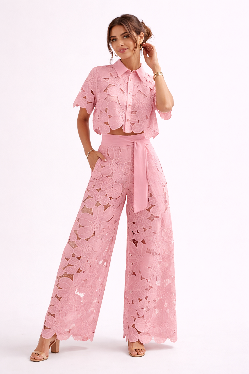 Completo Donna in Pizzo con Camicia Corta e Pantaloni Ampi