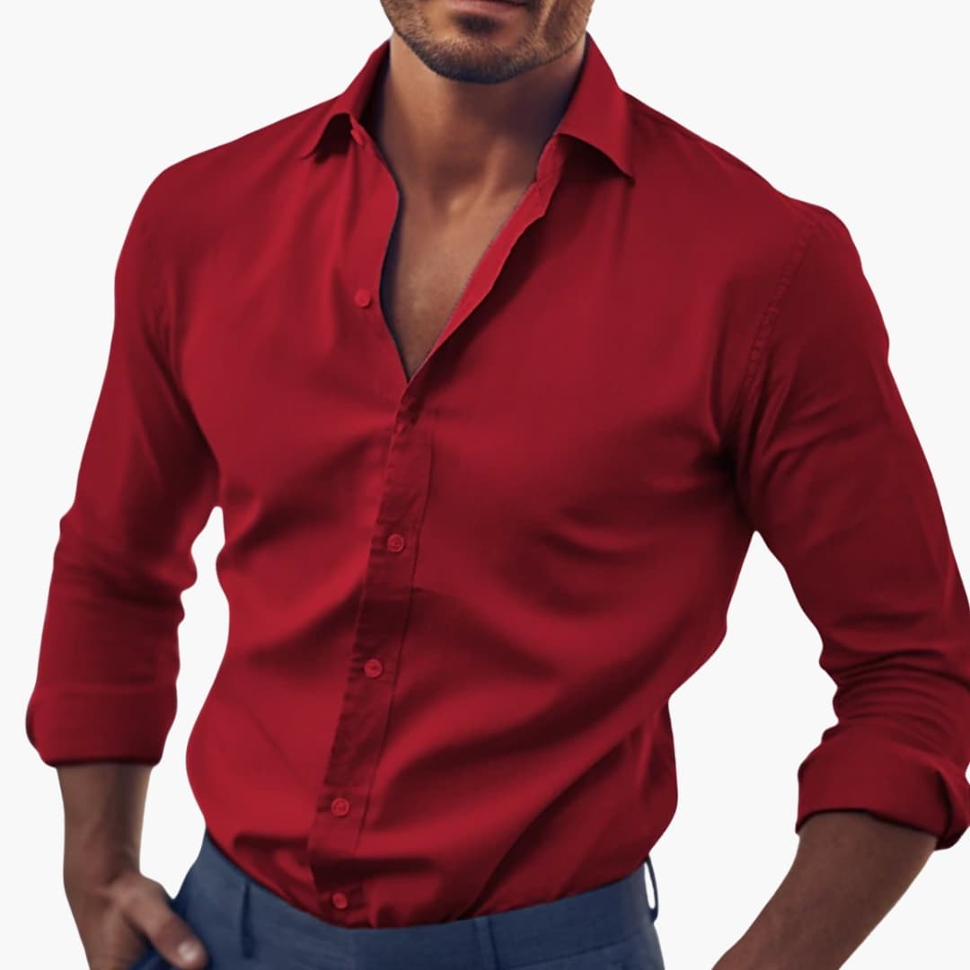 Classic-cut men's shirt with button closure