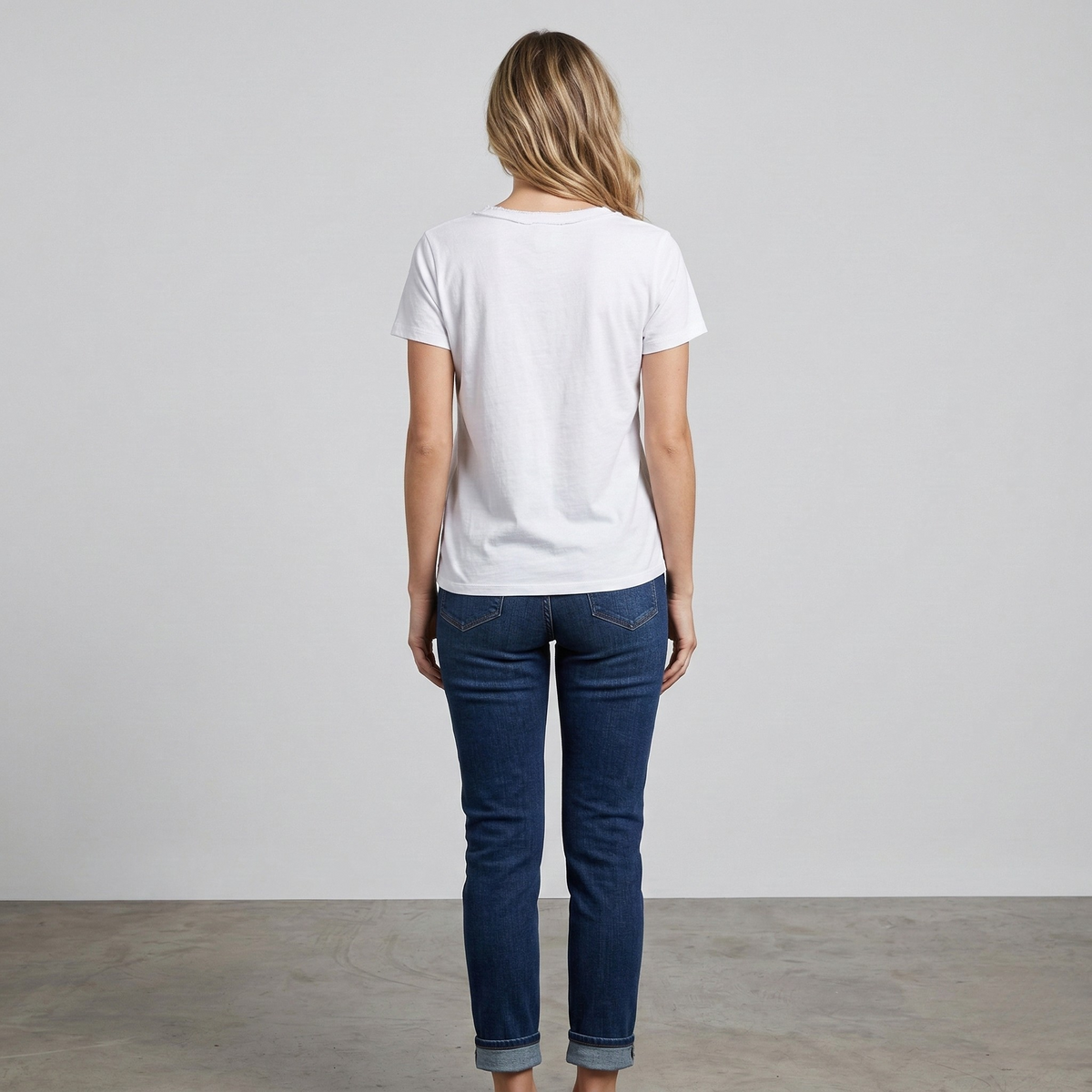 Women's cotton T-shirt with V-neck and short sleeves, casual regular fit