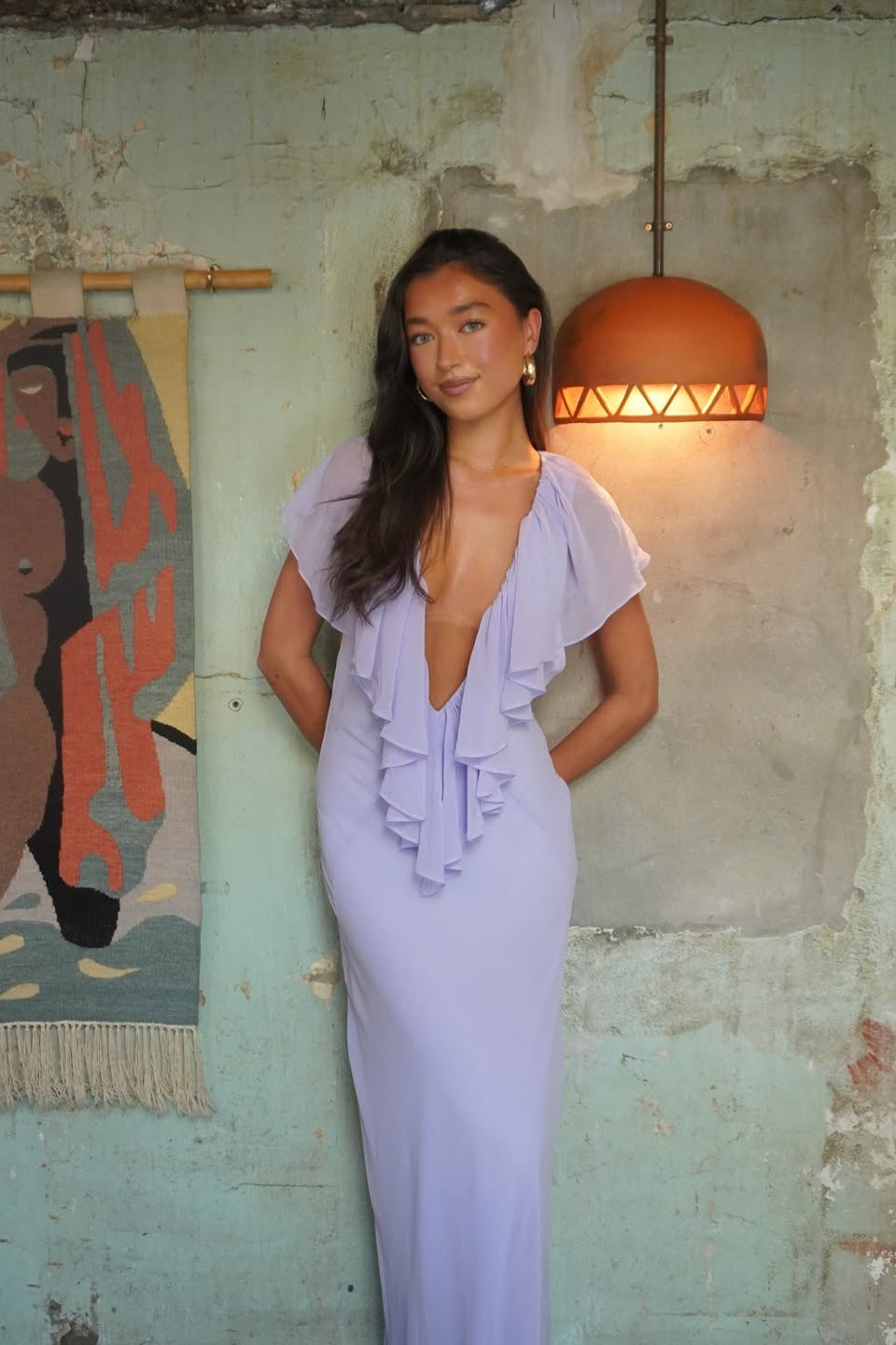 Abito Lungo Donna con Scollo a V e Dettaglio con Volant