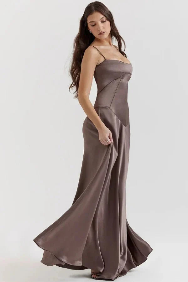 Gabriella – La robe maxi corset en satin soyeux