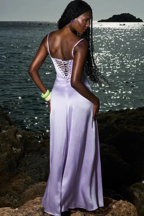Gabriella – La robe maxi corset en satin soyeux