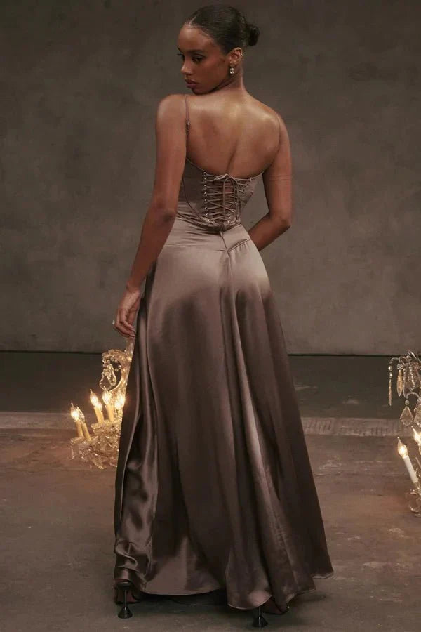 Gabriella – La robe maxi corset en satin soyeux
