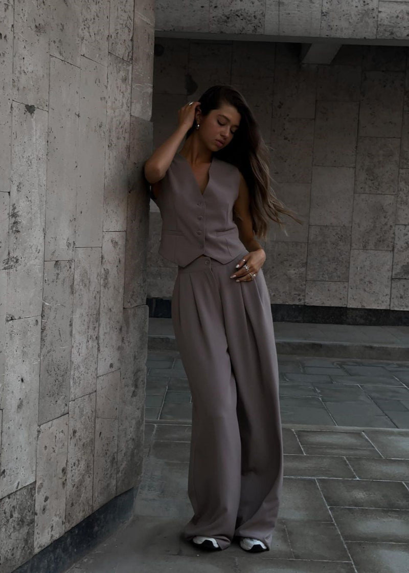 Elegantní dámský bezrukávový blazer