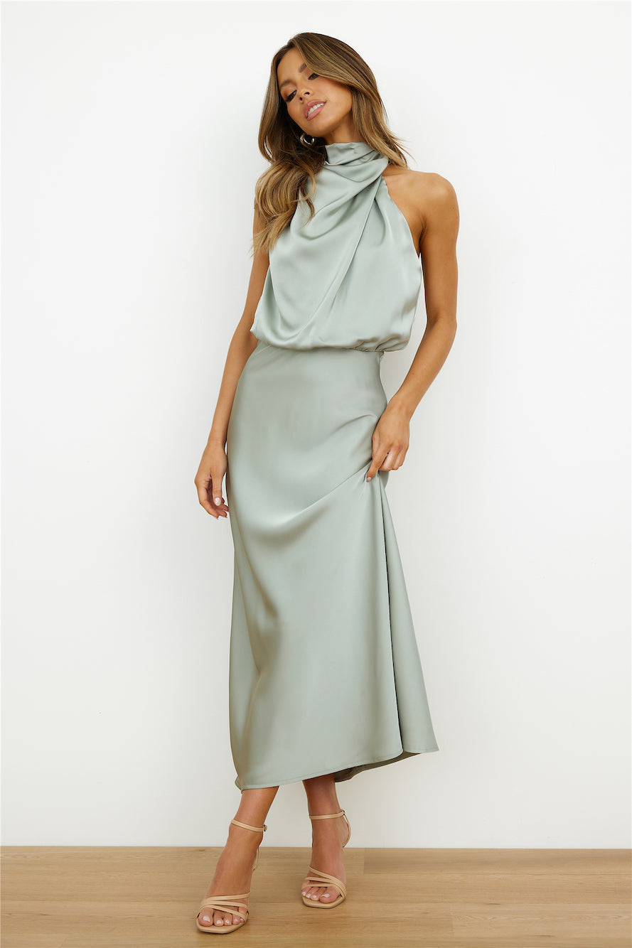Vestito midi elegante con scollo asimmetrico