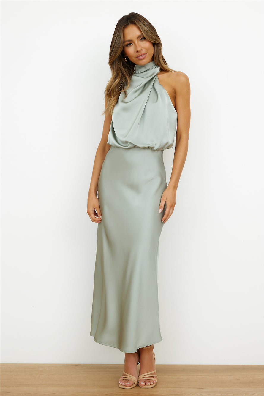 Vestito midi elegante con scollo asimmetrico