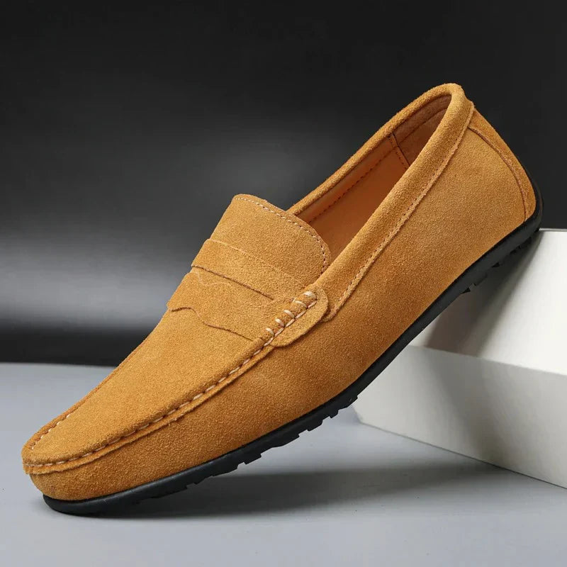 Mocassini Uomo in Camoscio con Design Slip-On