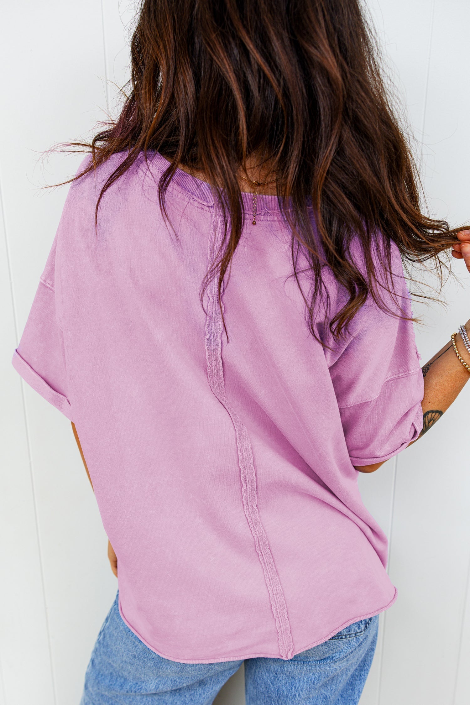 T-shirt ampia con lavaggio minerale e spalla scesa