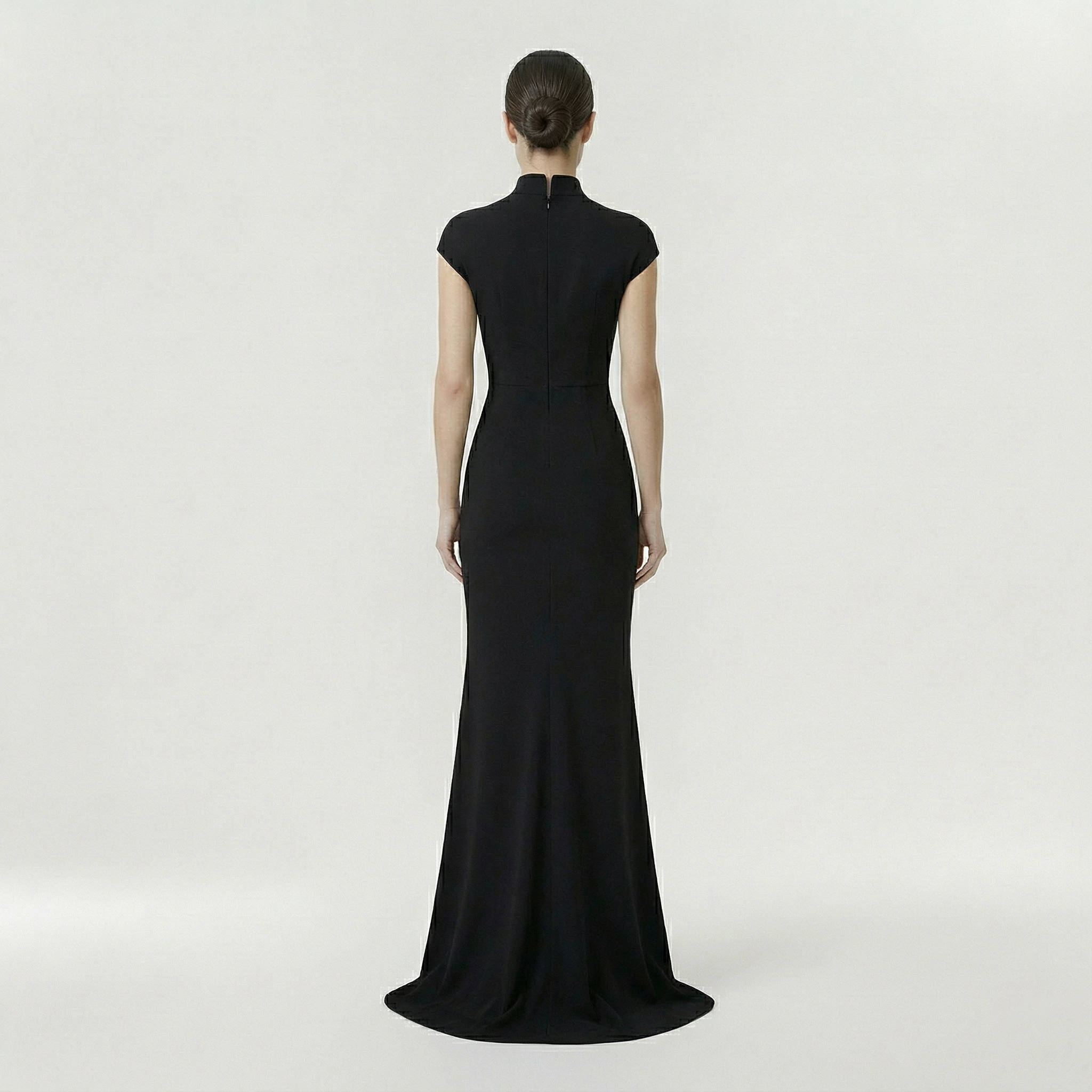Vestido longo justo com fenda lateral para mulher elegante