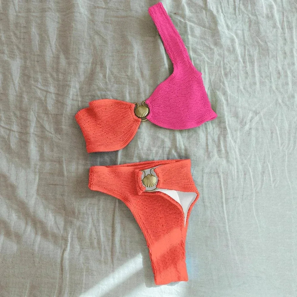 Asymetrické dámske bikiny s textúrovaným povrchom a krúžkom