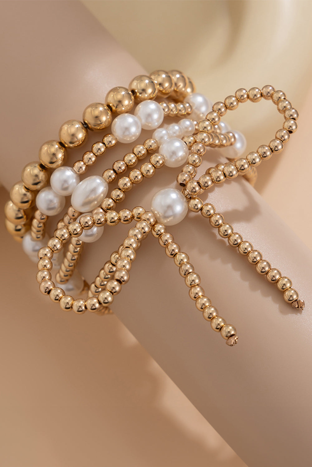 Set di Bracciali Multistrato con Fiocco Dorato e Perle