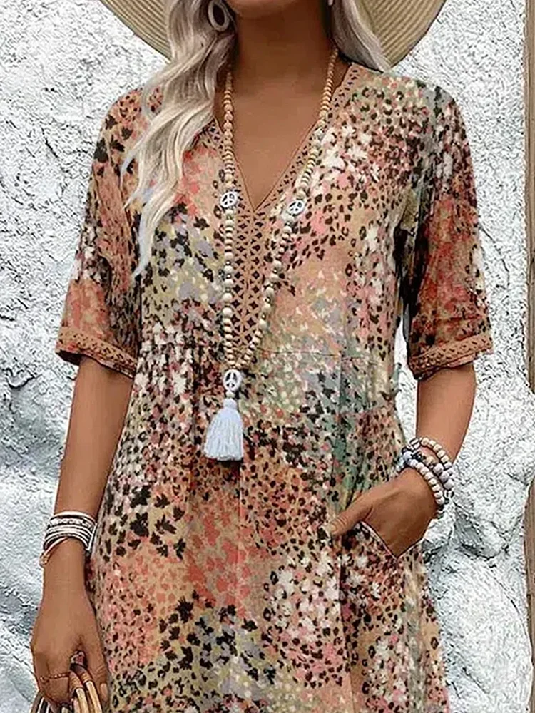 Summer Dress with V-Neck & Allover Print – Knee-Length & Comfortable