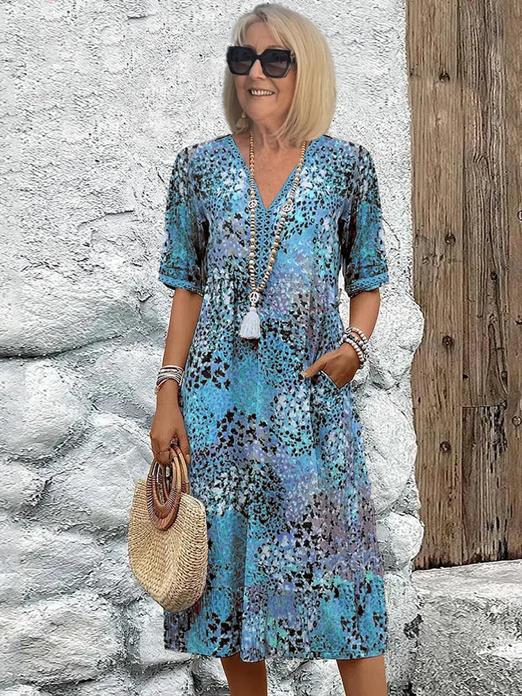 Summer Dress with V-Neck & Allover Print – Knee-Length & Comfortable