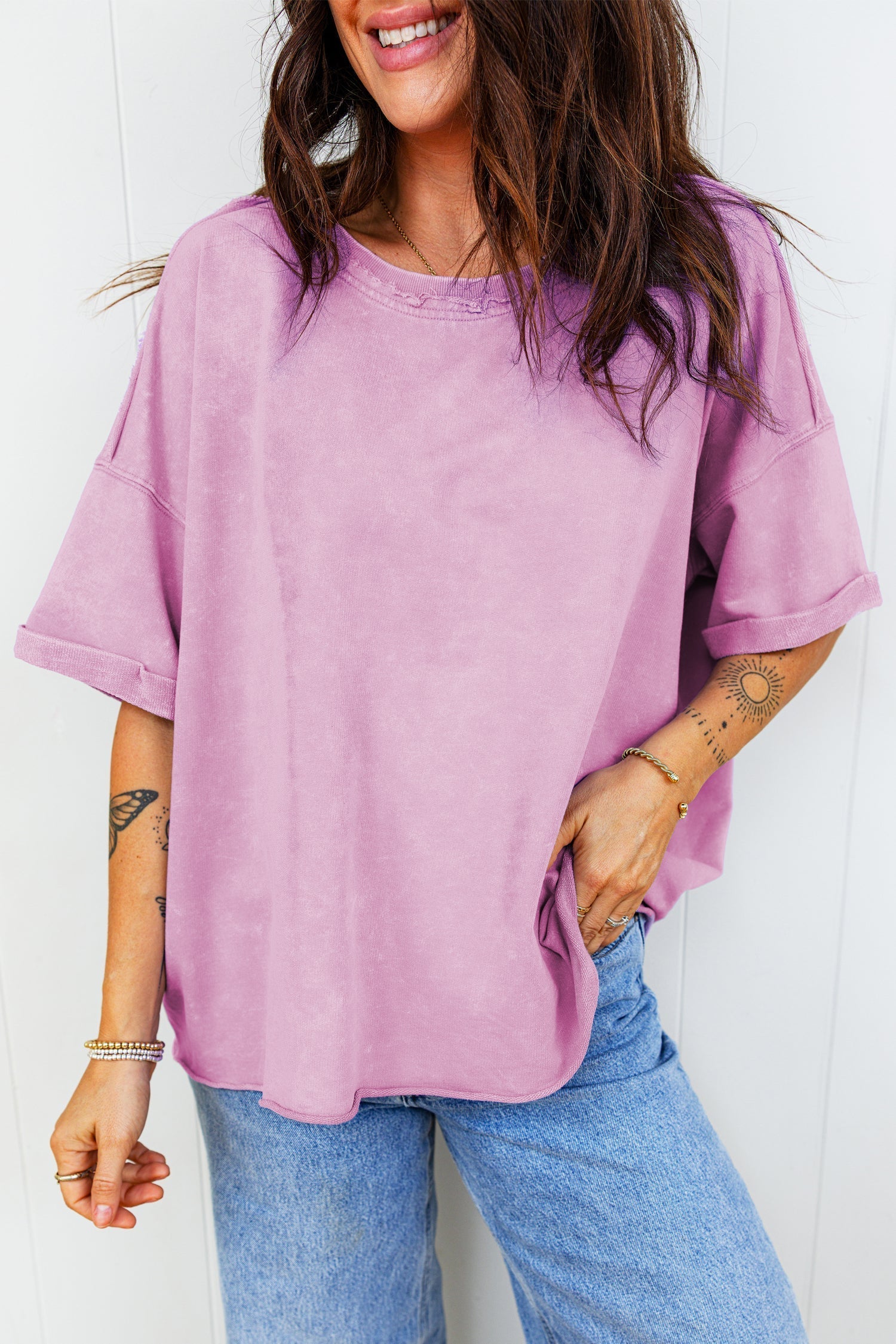 T-shirt ampia con lavaggio minerale e spalla scesa