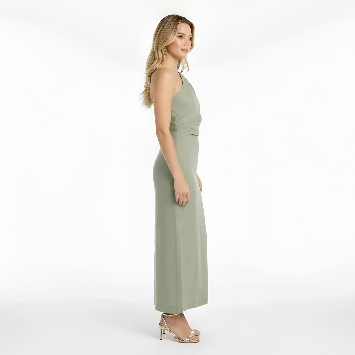 Elegancka długa damska sukienka na jedno ramię, wieczorowa, dopasowana slim fit, z rozcięciem