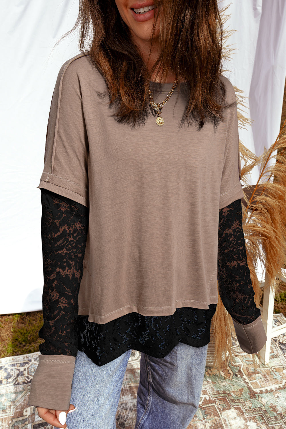 T-shirt casual a maniche lunghe con inserti in pizzo trasparente