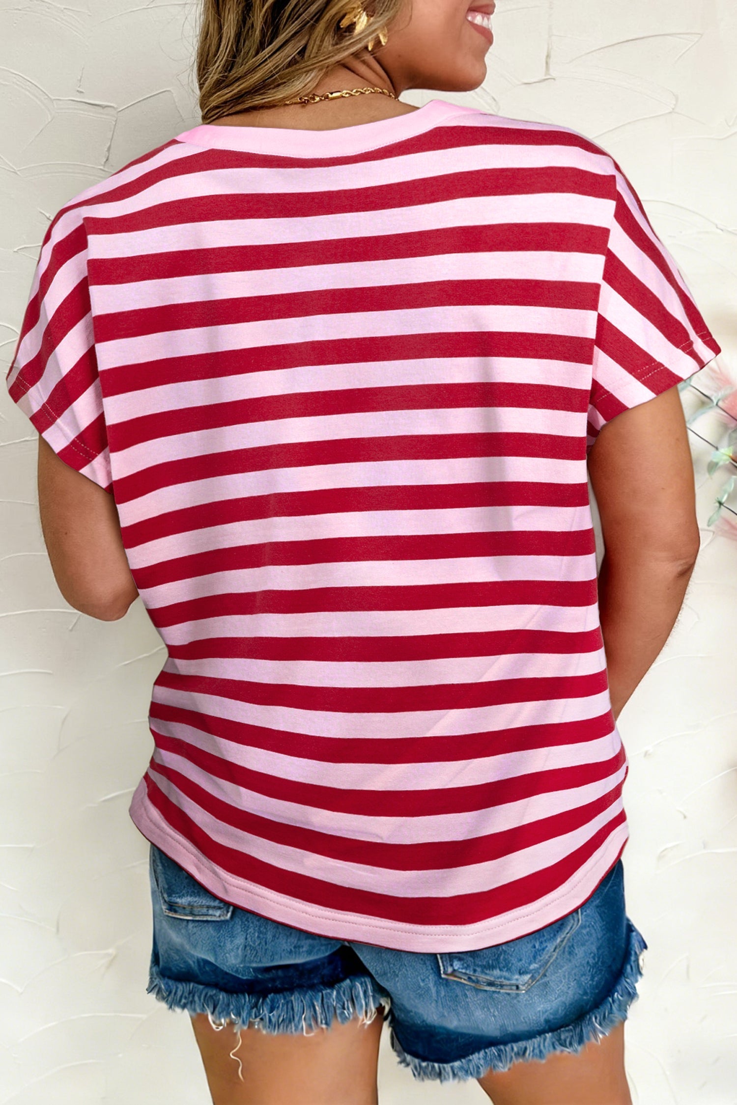 T-shirt Casual a Righe Rosa con Scollo a V