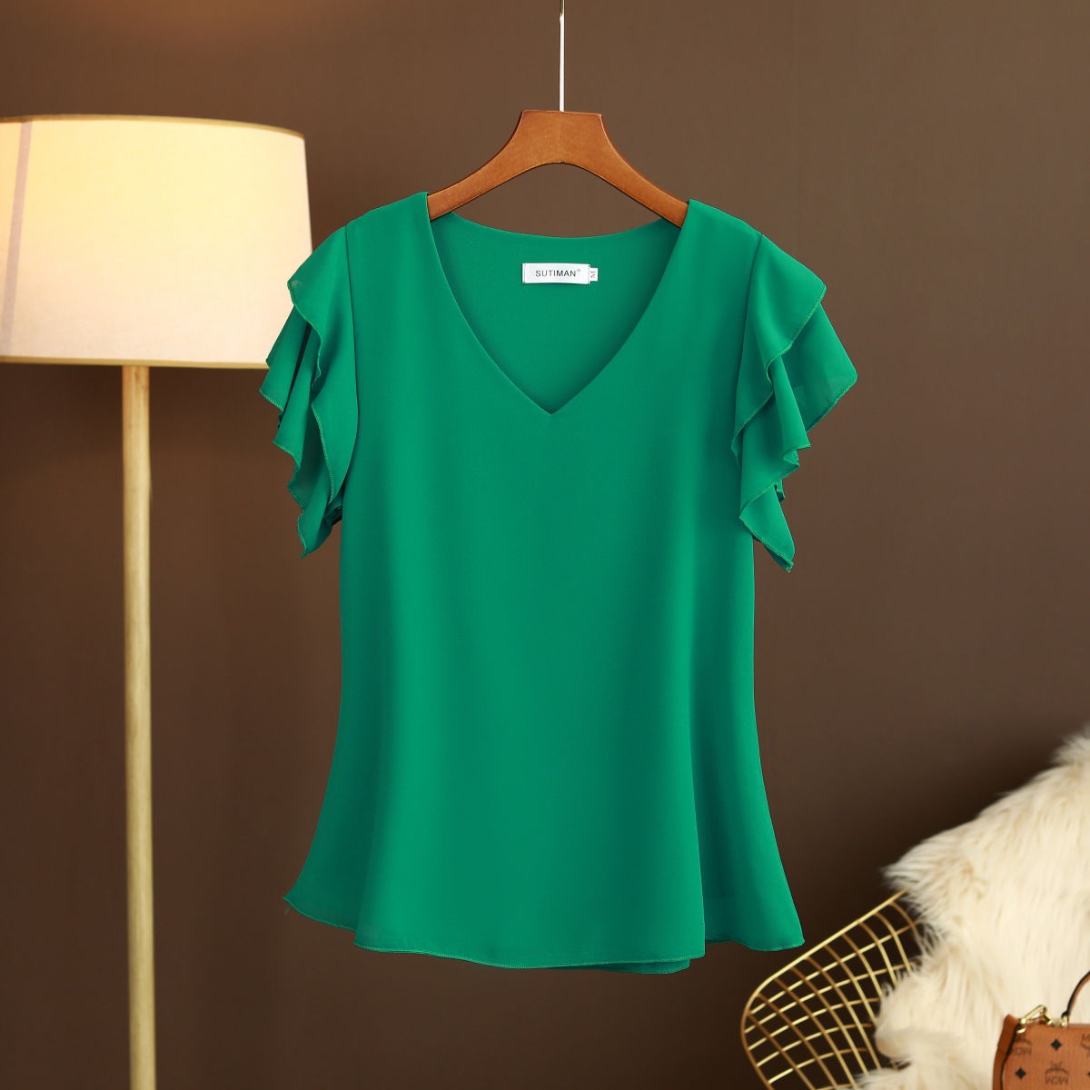 Camicetta leggera in chiffon di seta da donna con maniche a volant e scollo a V