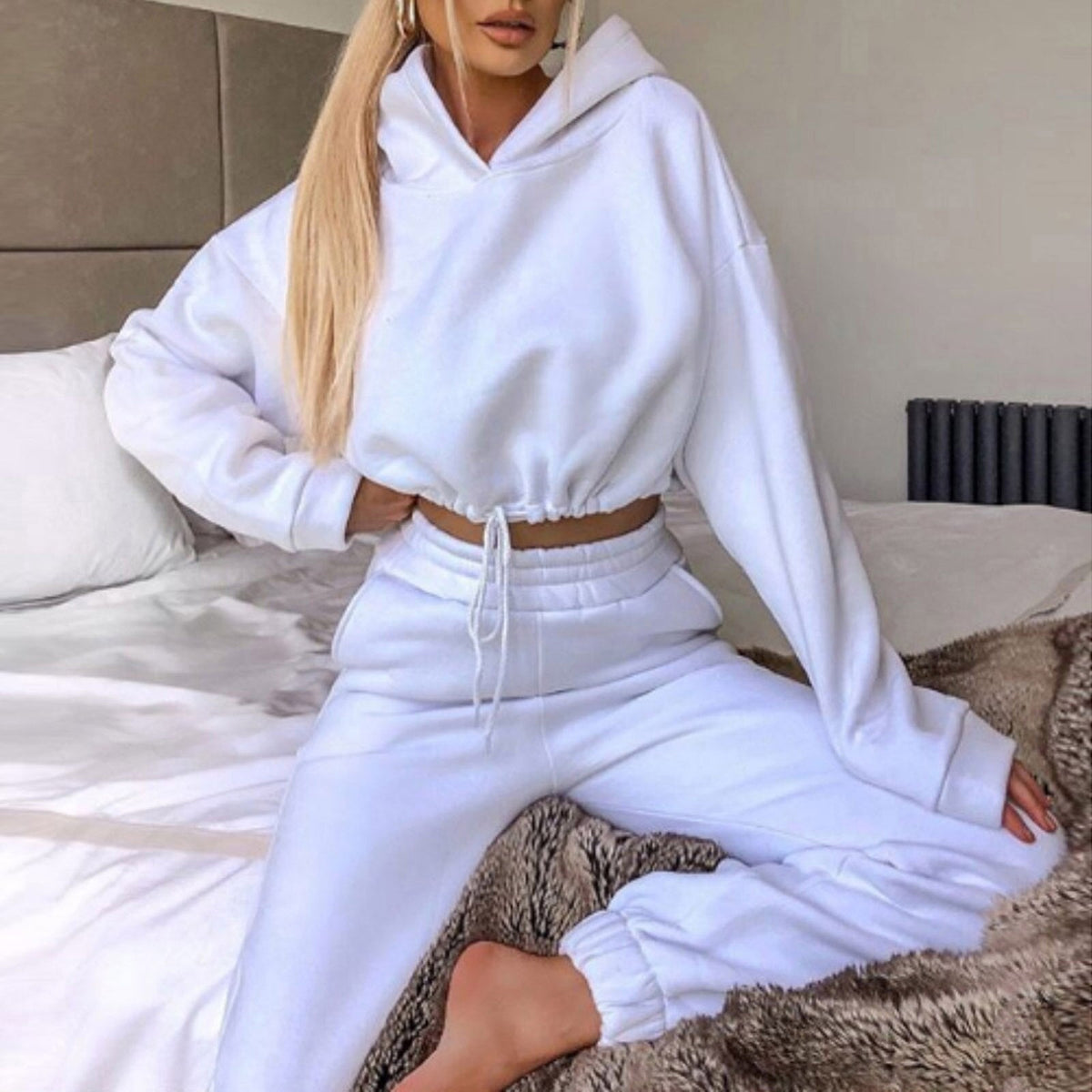 Completo Donna con Felpa Crop e Pantaloni Jogger