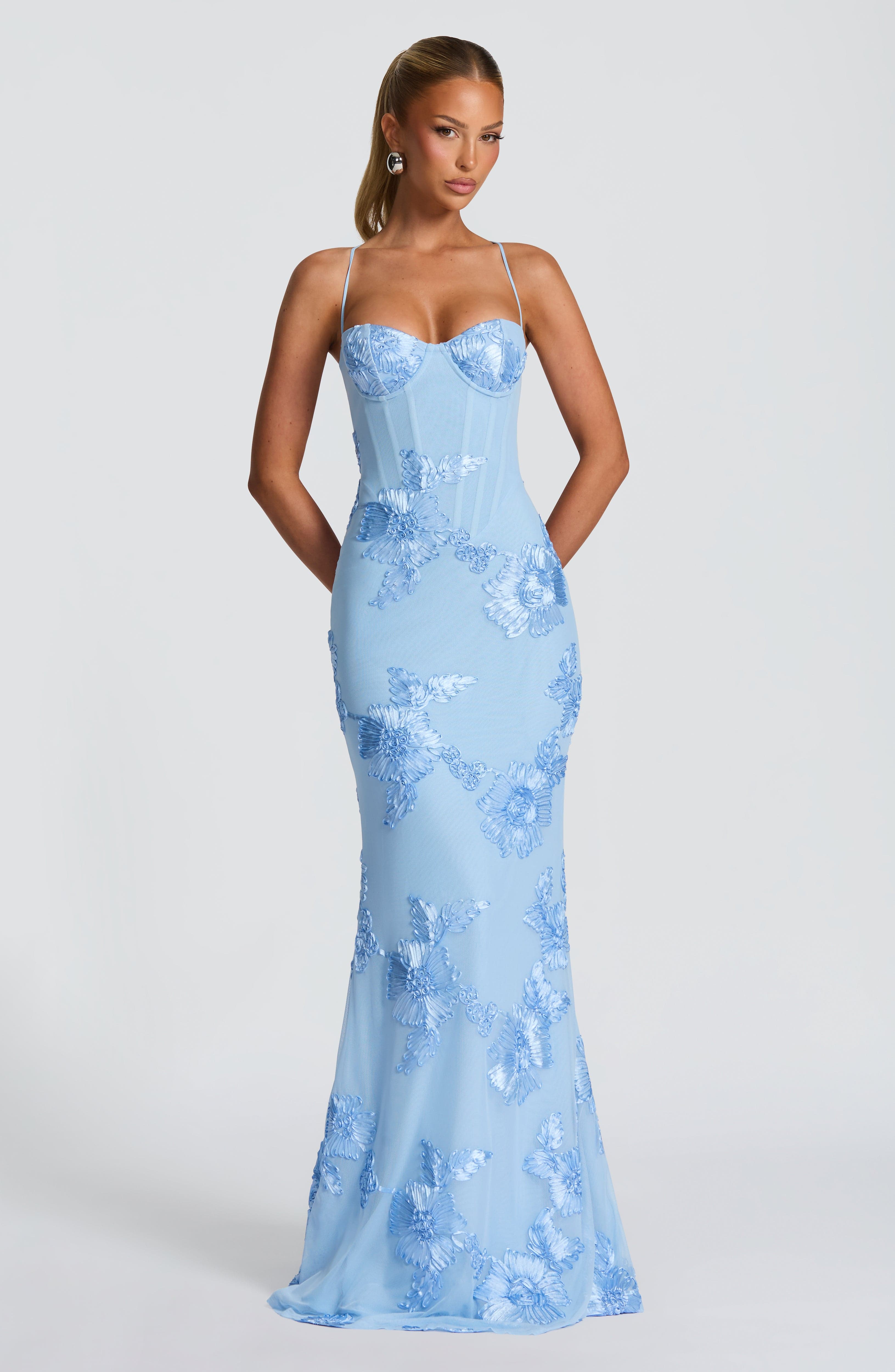 Robe longue fleurie avec corset et fines bretelles pour cérémonie