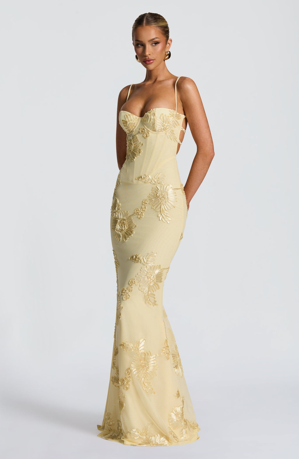 Robe longue fleurie avec corset et fines bretelles pour cérémonie