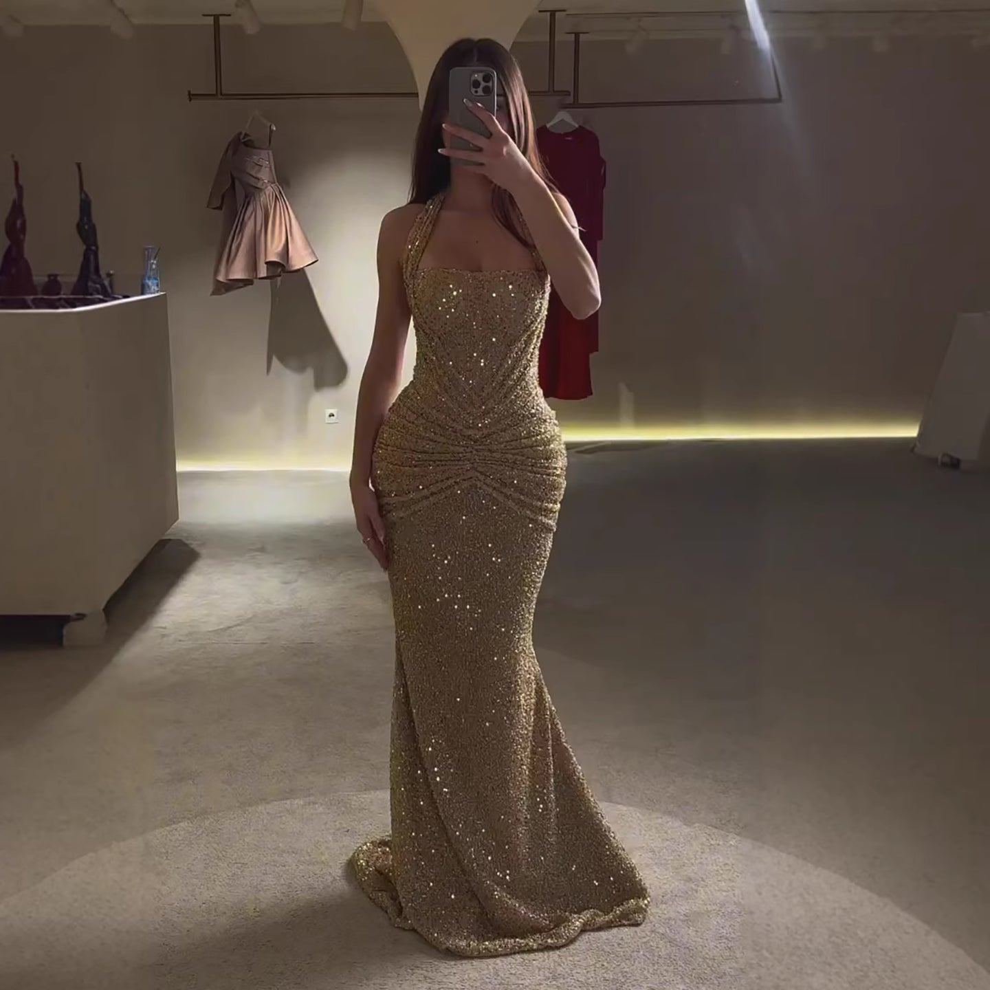 Abito Lungo da Sera con Paillettes e Silhouette Sirena