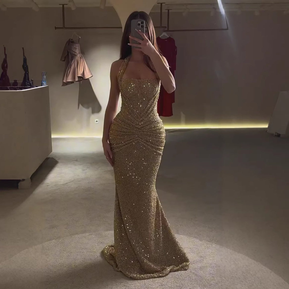 Rochie lungă de seară, cu paiete și croială tip sirenă