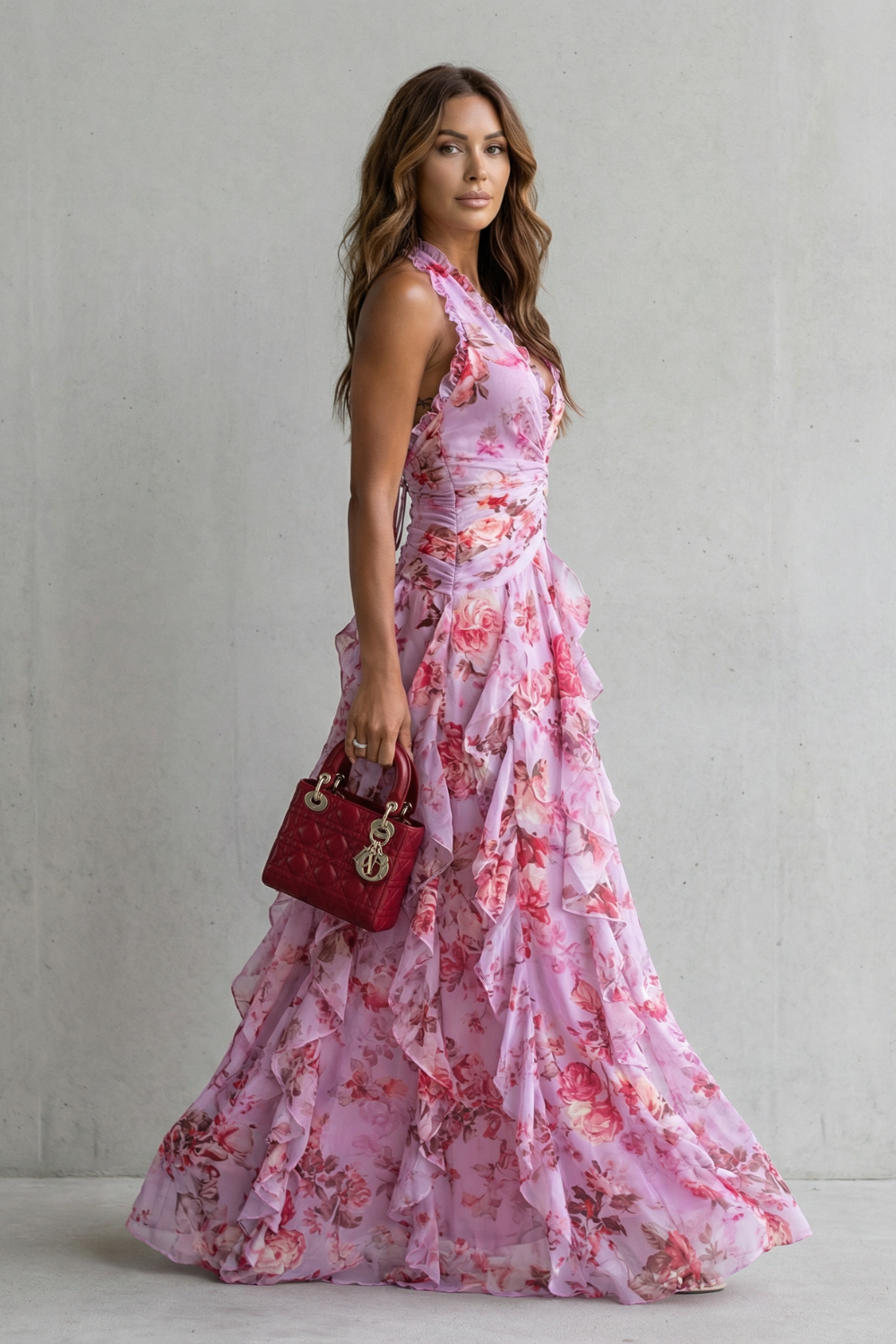 Vestido longo floral feminino com gola halter e saia em camadas