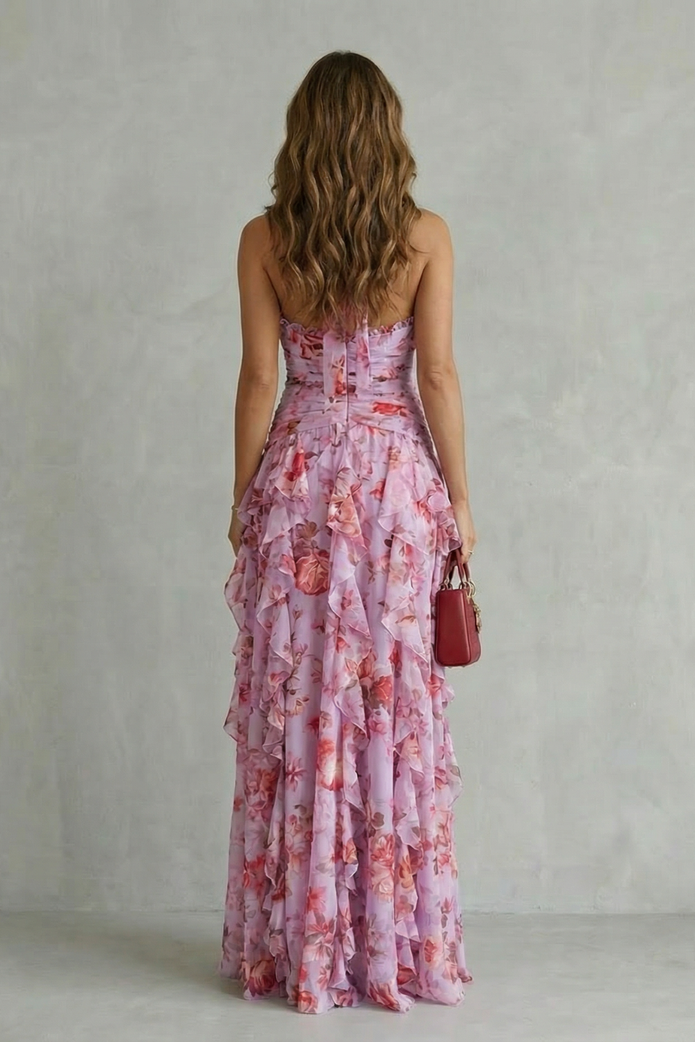 Vestido longo floral feminino com gola halter e saia em camadas