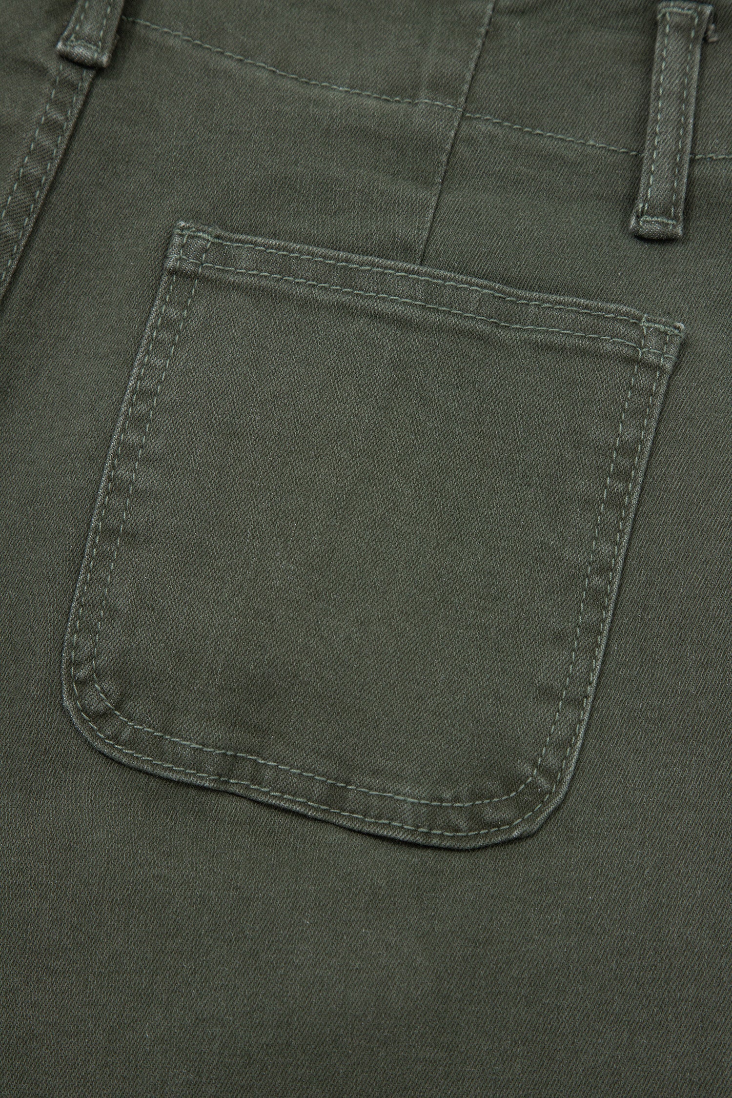 Jeans a zampa a vita alta con 2 bottoni