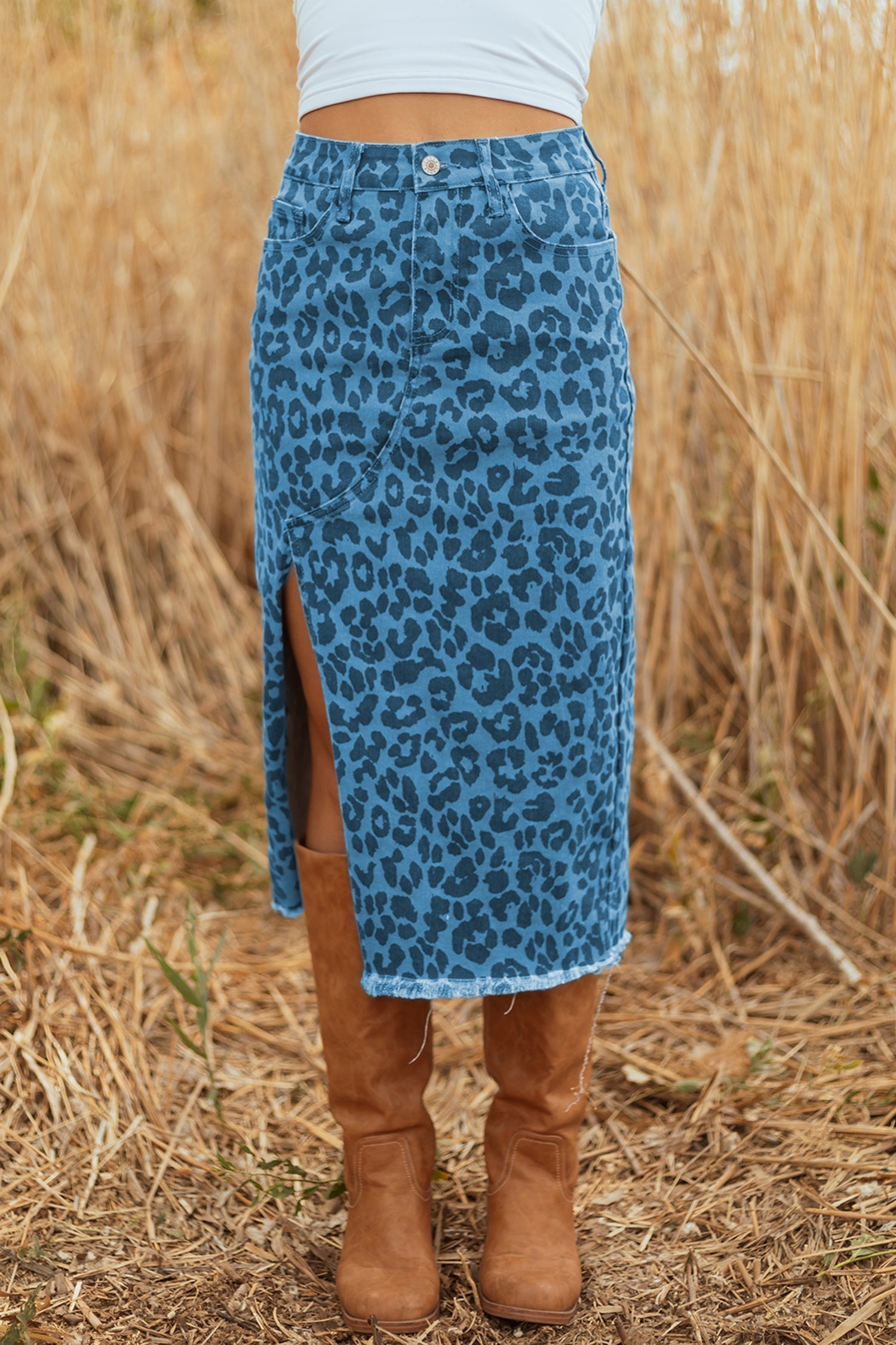 Gonna Midi in Denim Leopardata con Spacco e Orlo Sfilacciato