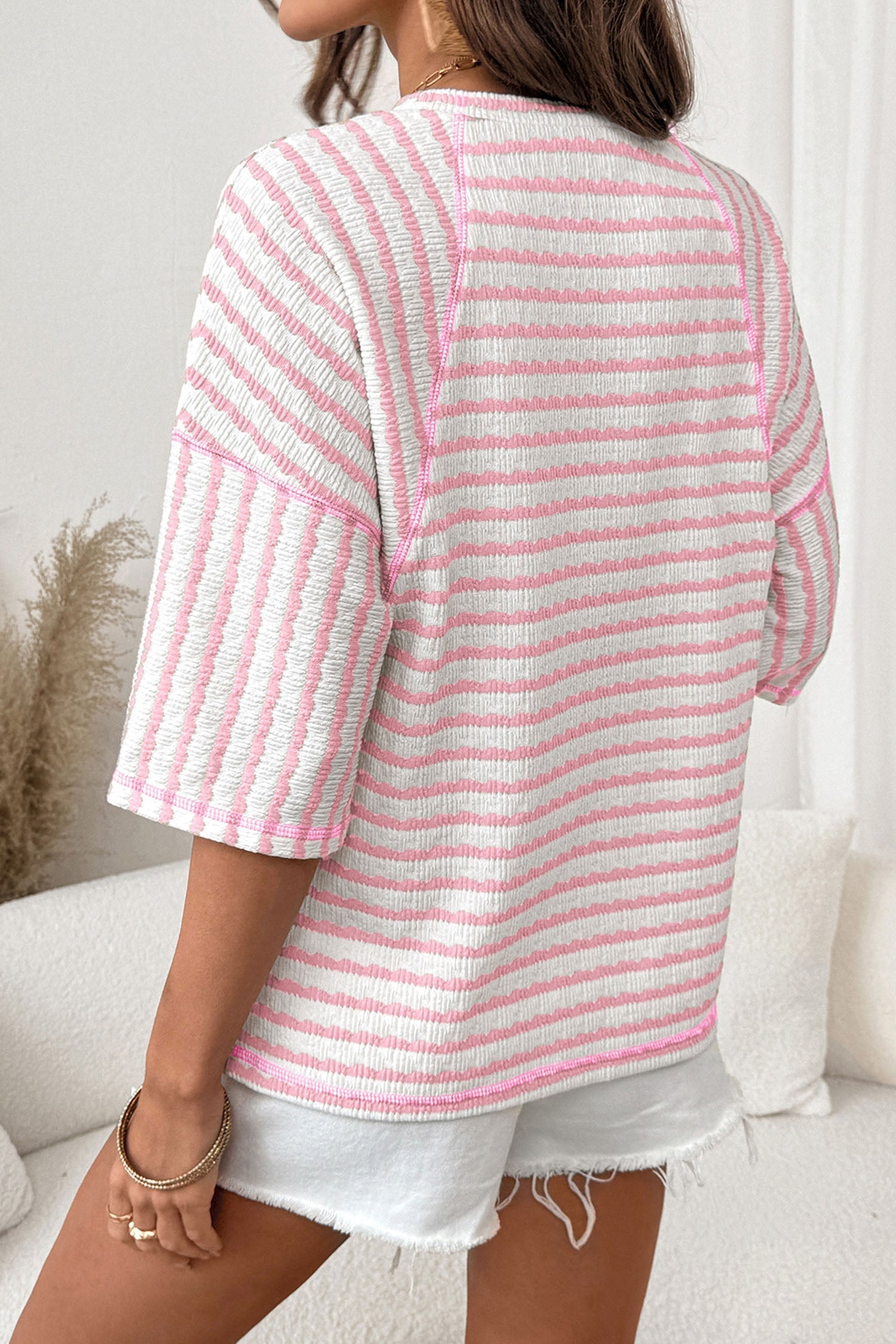 Luźny top w paski z fakturowanej dzianiny z rozcięciem i rękawami do łokcia