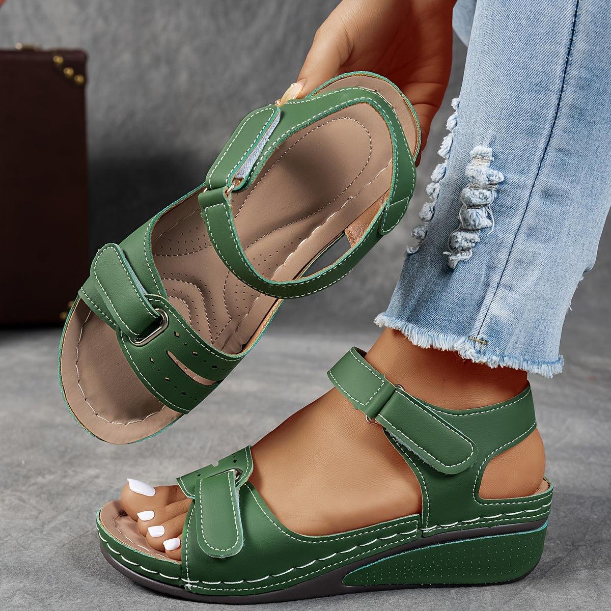Sandali Comfort con Zeppa e Doppia Fascia Regolabile
