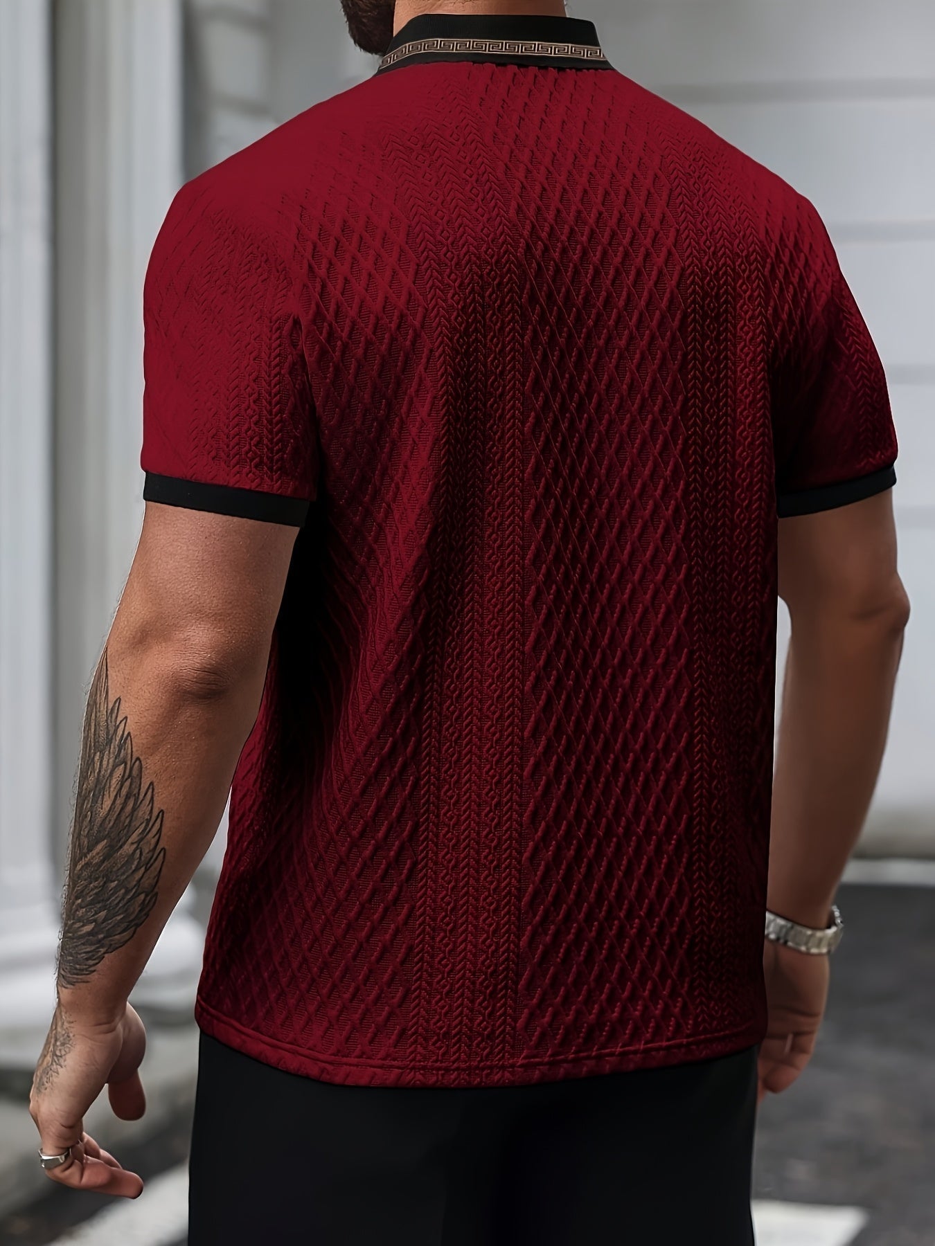 Férfi texturált rövid ujjú slim fit légáteresztő póló