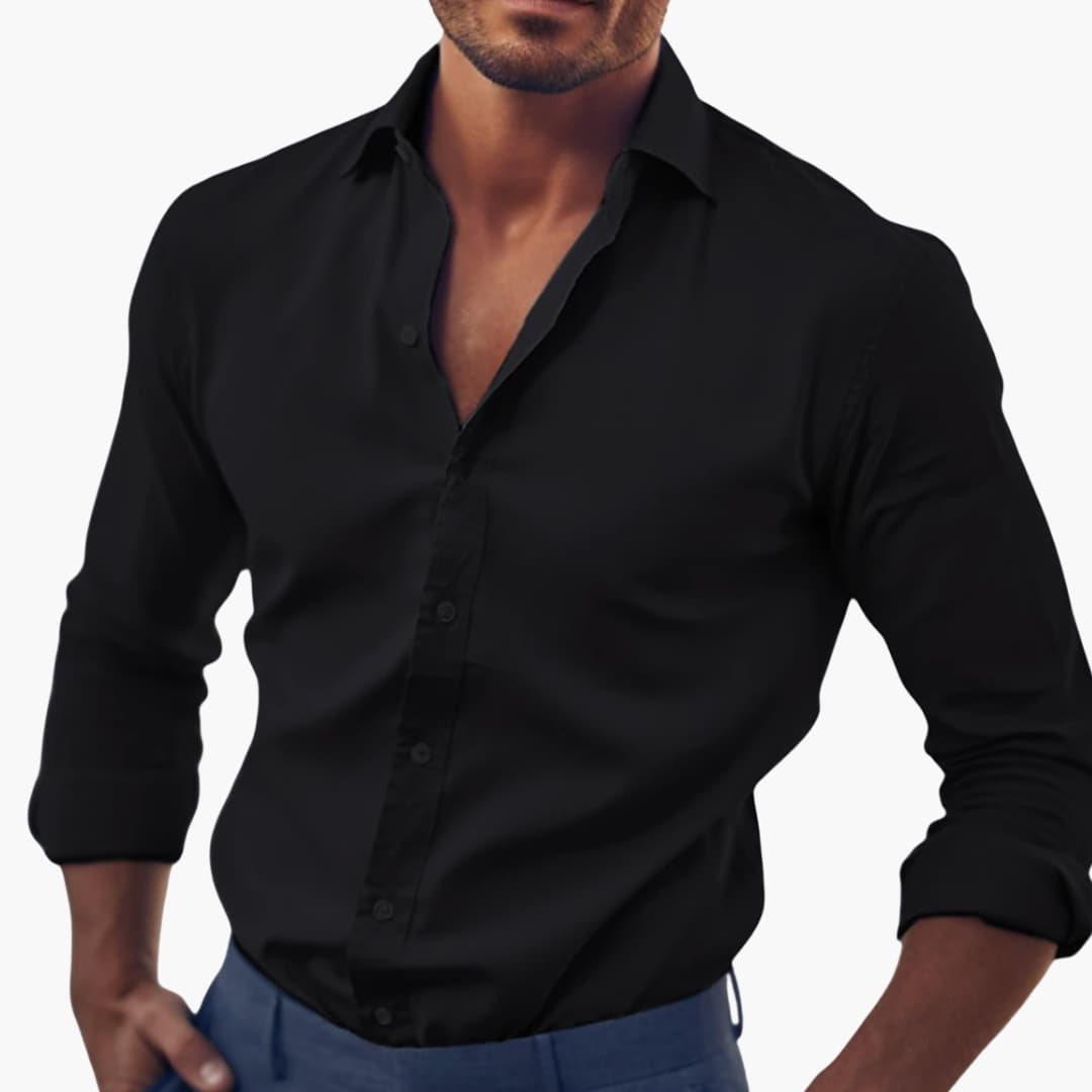 Classic-cut men's shirt with button closure