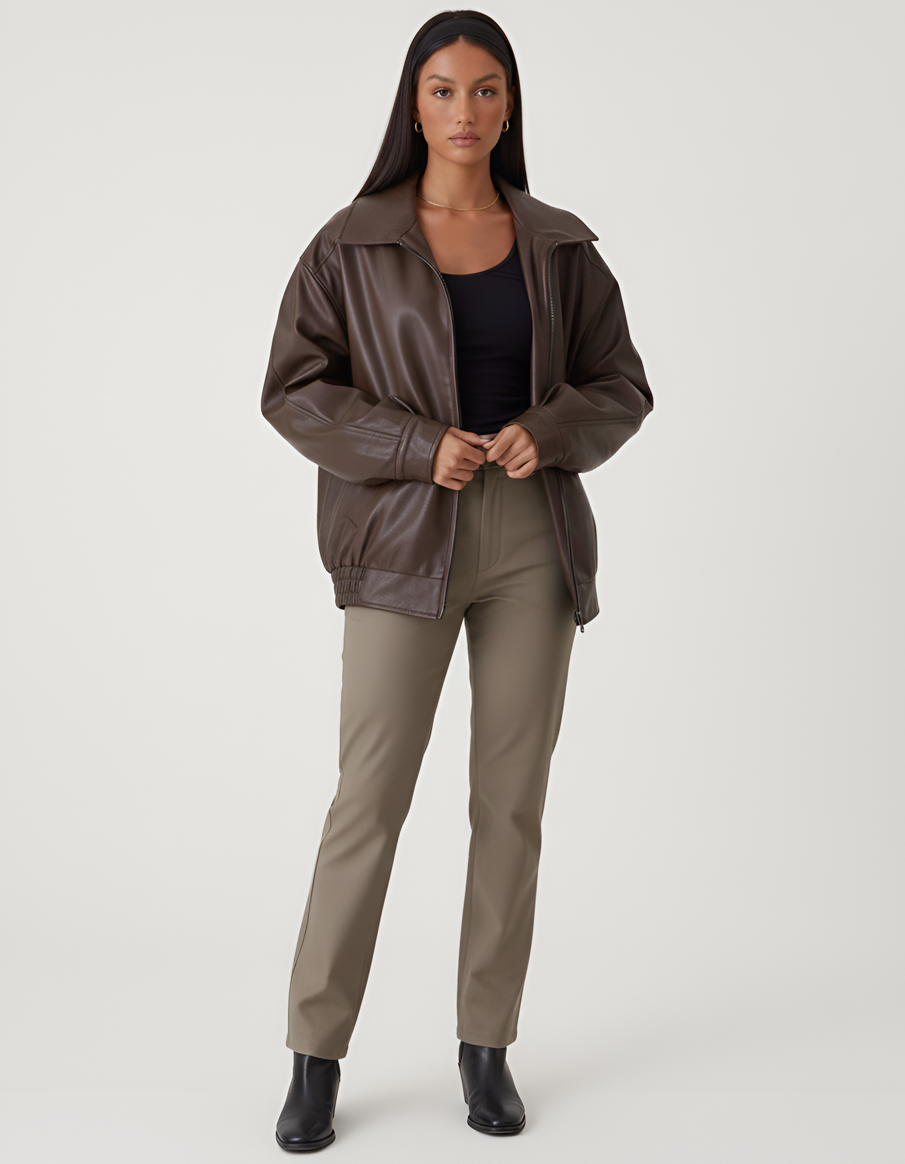 Giacca donna in pelle sintetica con zip e vestibilità regolare