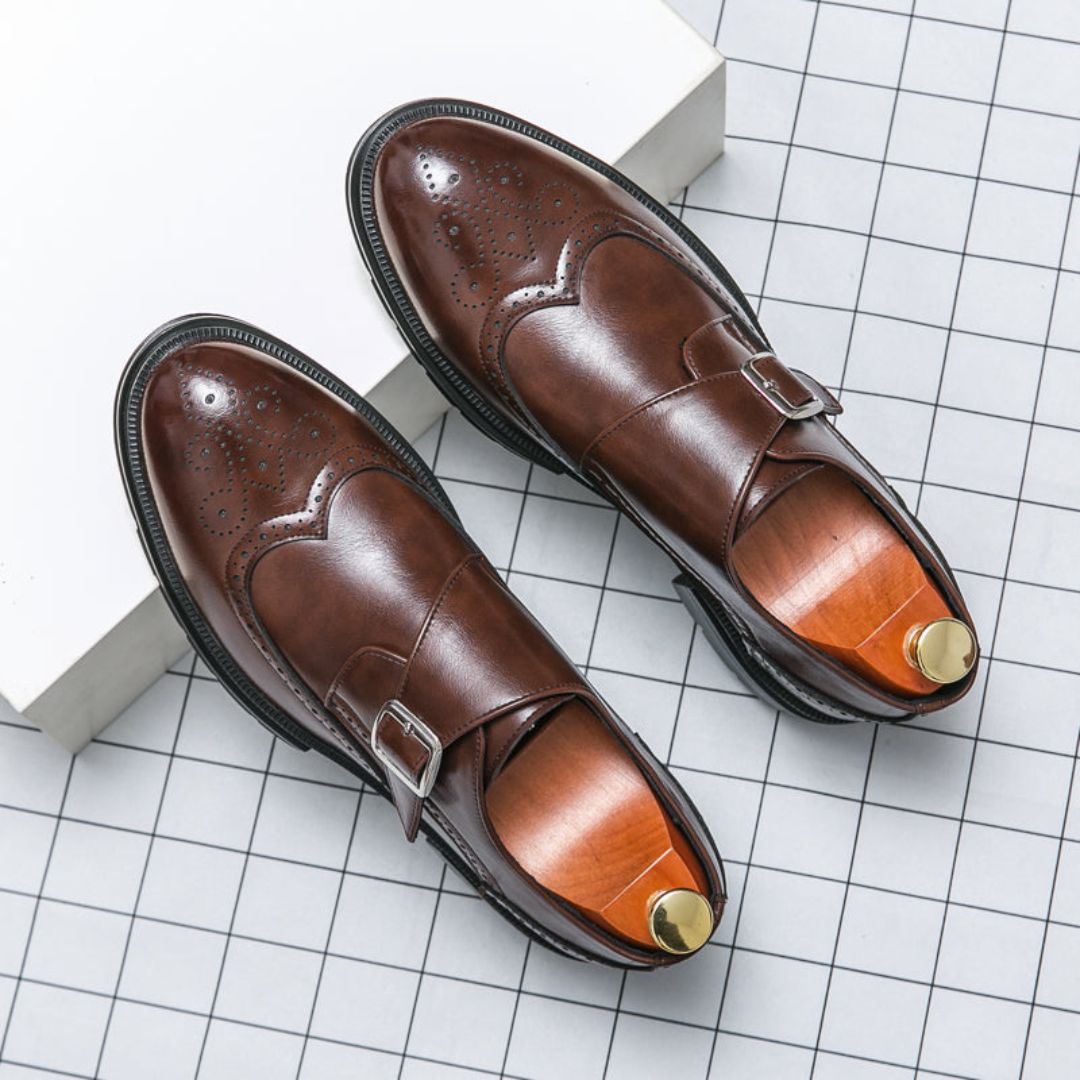 Sapatos Elegantes de Homem em Pele com Biqueira Brogue – Mocassins Formais Slip-On para Negócios