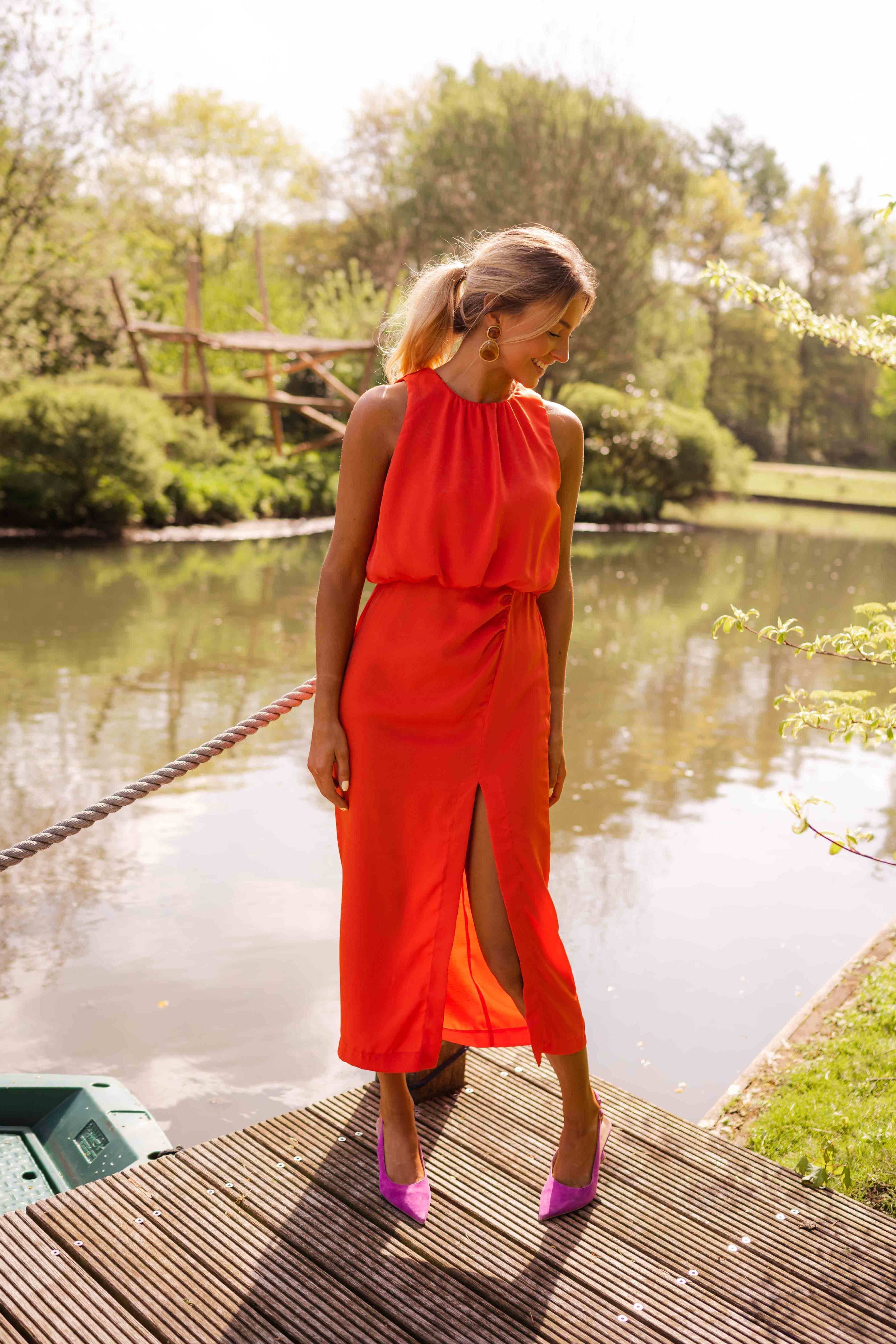 Robe midi femme sans manches avec col rond et taille élastiquée
