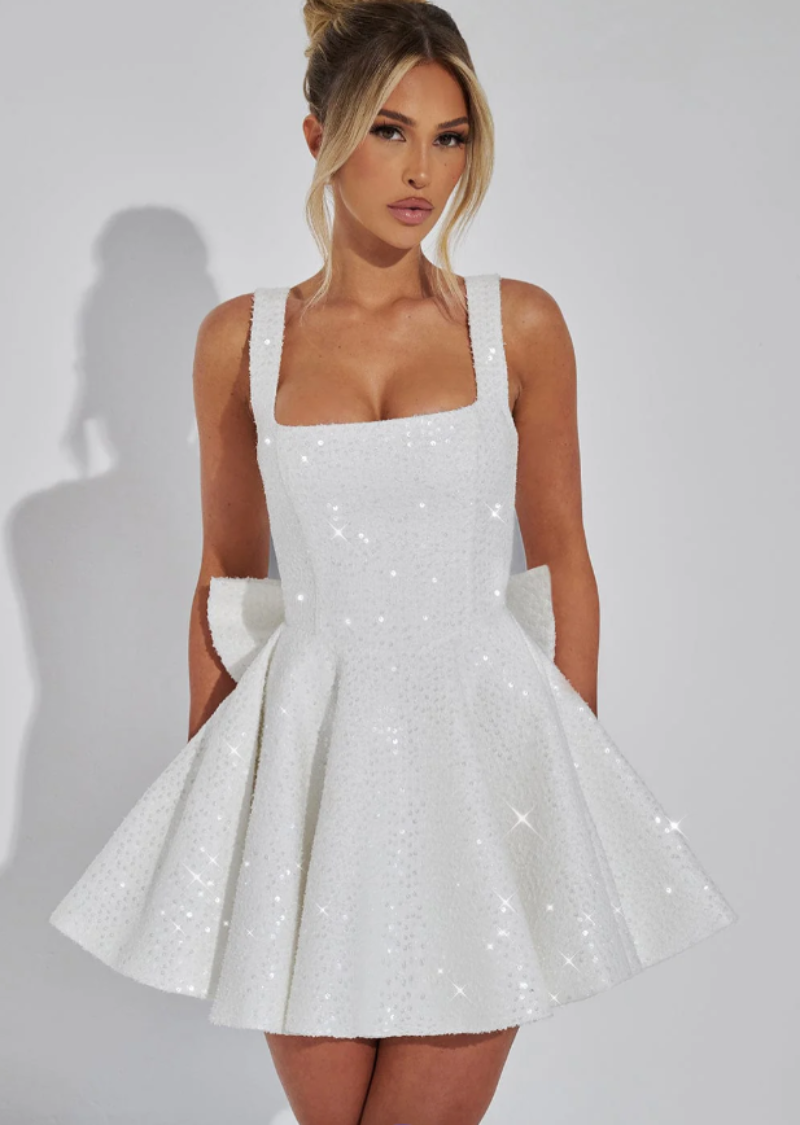 Abito Corto Svasato con Paillettes e Fiocco sul Retro