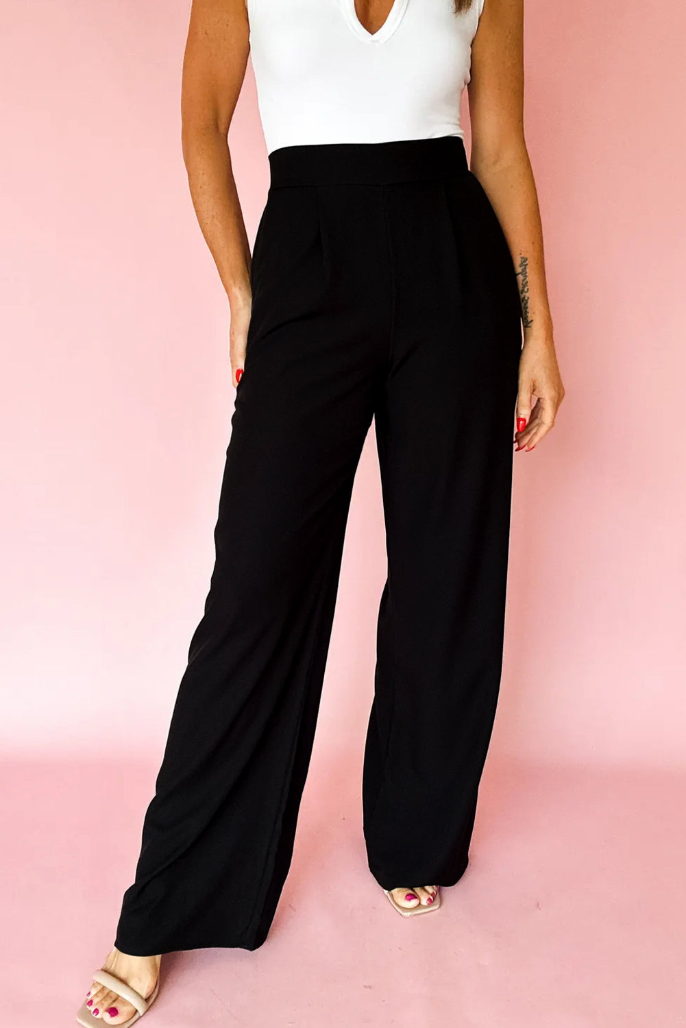 Pantaloni a Gamba Dritta con Dettagli Pieghettati e Vita Alta Elastica