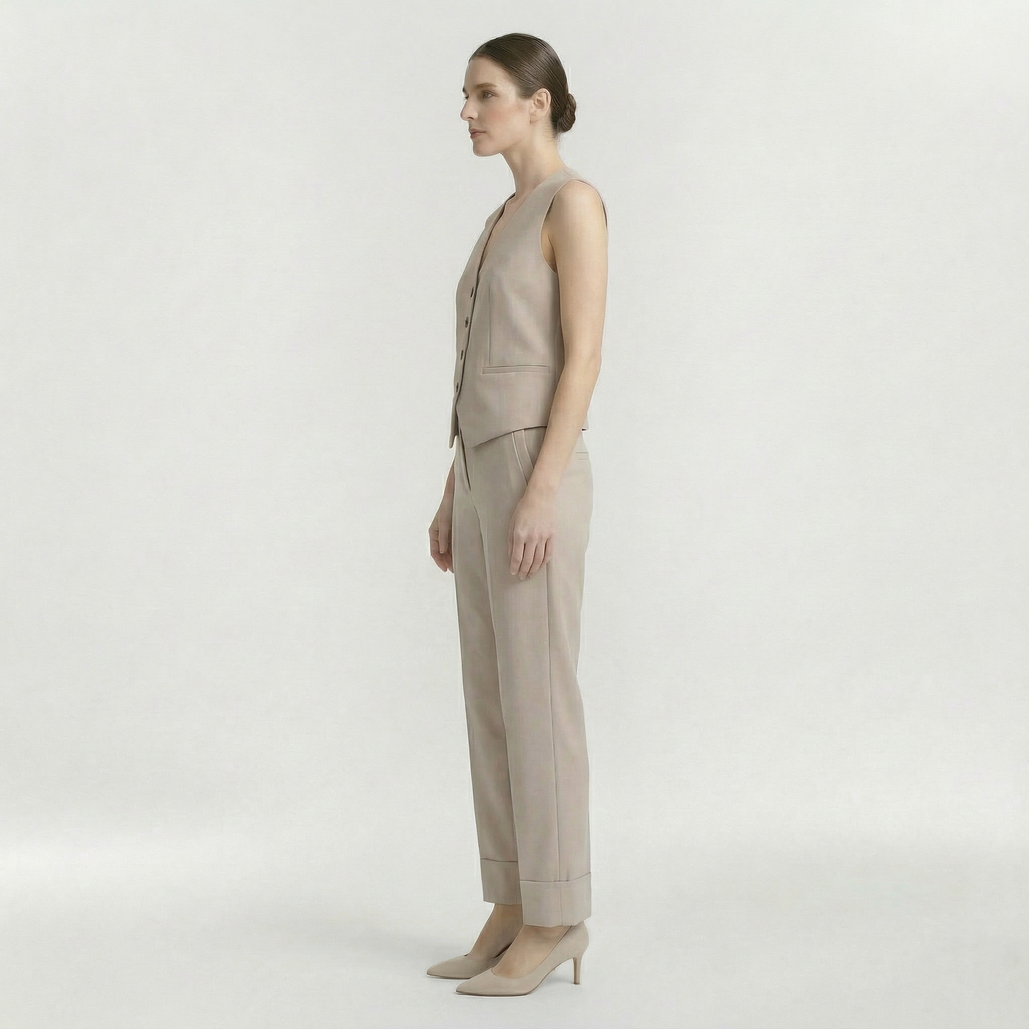 Elegant women's pantsuit with sleeveless vest