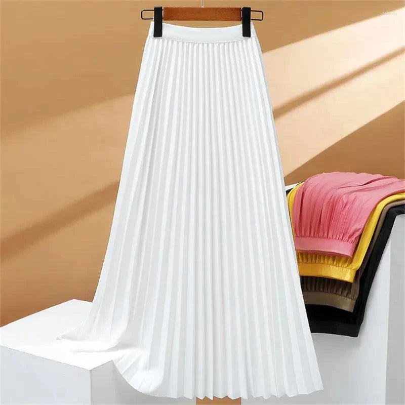 Gonna lunga plissettata elasticizzata a vita alta, elegante e confortevole, perfetta per un look sofisticato e femminile.