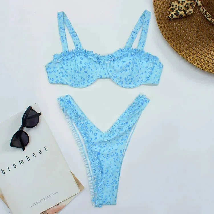 Bikini donna con volant, motivi e slip coordinati