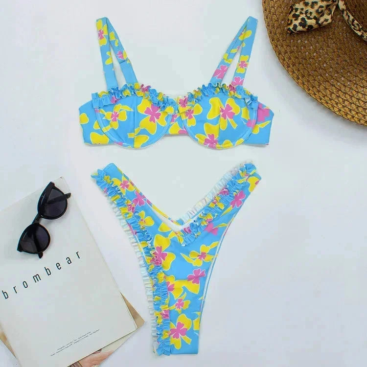 Bikini donna con volant, motivi e slip coordinati