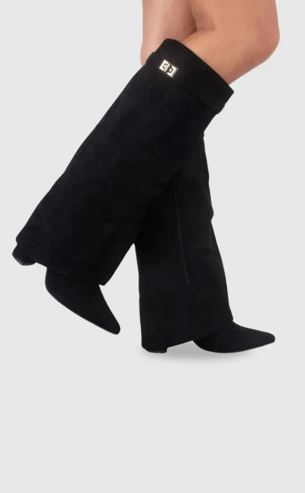 Botas altas de senhora com salto largo e design minimalista